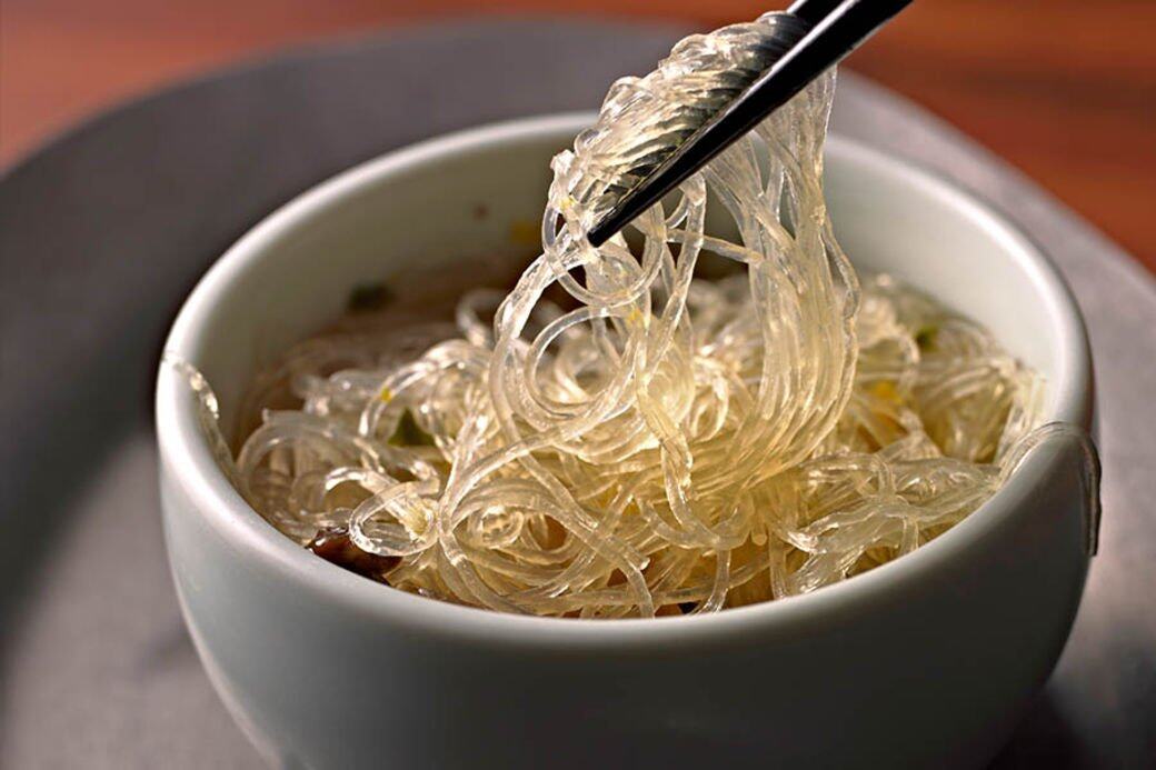 不少人以為吃粉絲感覺上沒那麼容易致肥,但其實粉絲屬精緻澱粉類,吃 不少人以為吃粉絲感覺上沒那麼容易致肥,但其實粉絲屬精緻澱粉類,吃