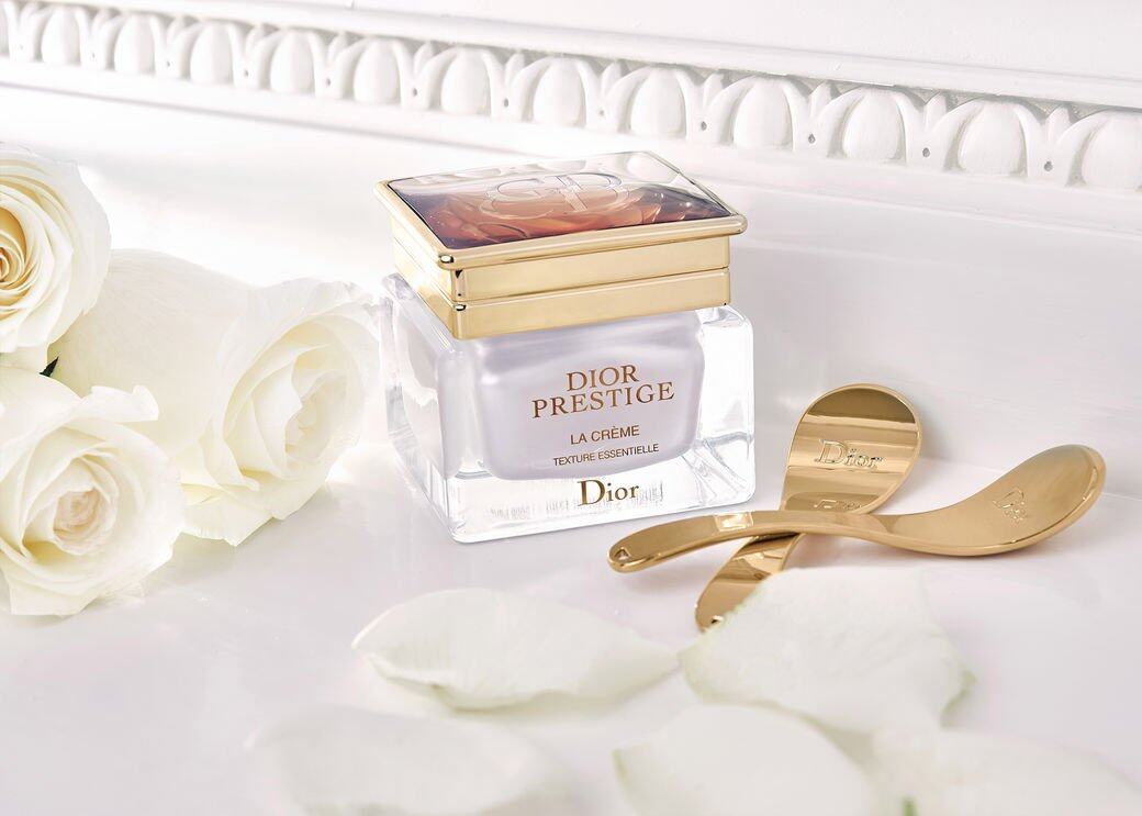 玫瑰花蜜護膚系列是Dior 18年來一直傾力鑽研肌膚炎症衰老的科研成果 玫瑰花蜜護膚系列是Dior 18年來一直傾力鑽研肌膚炎症衰老的科研成果