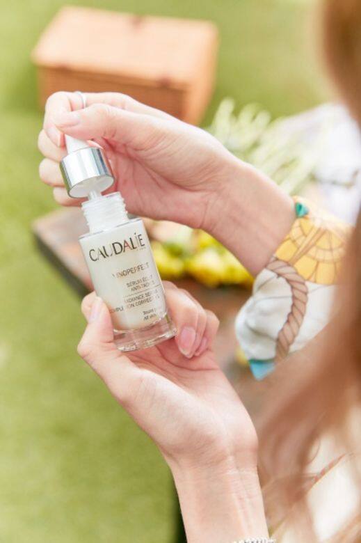 Younie 除了則推介Caudalie的葡萄蔓極緻完美凝白晚霜,皇牌成分,配合bio-peeling煥膚複 Younie 除了則推介Caudalie的葡萄蔓極緻完美凝白晚霜,皇牌成分,配合bio-peeling煥膚複
