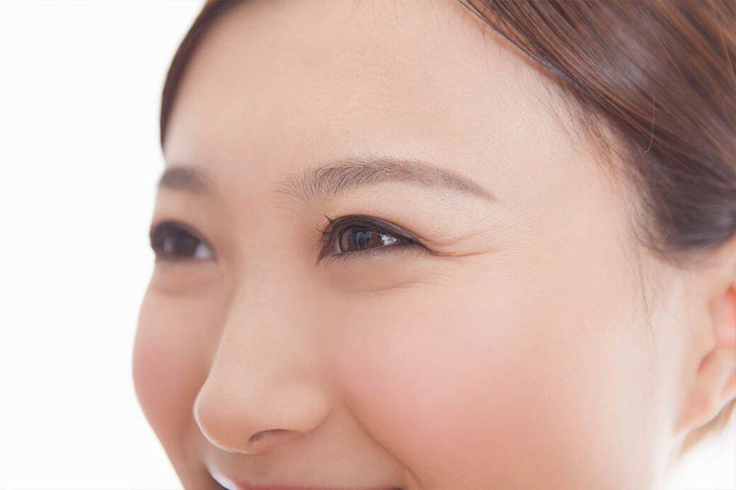 若果眼紋已經出現,皮膚科醫生陳厚毅建議可使用含有維他命C、E等抗 若果眼紋已經出現,皮膚科醫生陳厚毅建議可使用含有維他命C、E等抗
