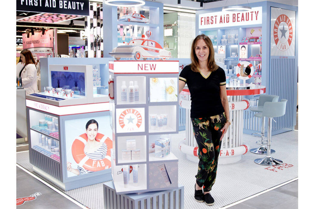 Interviewee: Lilli Gordon, CEO and Founder of First Aid Beauty Interviewer: Bertha So, ELLEQ:請形容First Aid Beauty背後的品牌理念。Lilli :我與 Interviewee: Lilli Gordon, CEO and Founder of First Aid Beauty Interviewer: Bertha So, ELLEQ:請形容First Aid Beauty背後的品牌理念。Lilli :我與