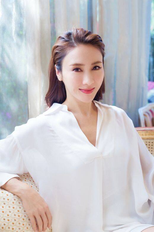 ELLE:聽說你現在不做facial了?黎姿:我差不多10年沒有做 facial!就是開始了醫美療 ELLE:聽說你現在不做facial了?黎姿:我差不多10年沒有做 facial!就是開始了醫美療