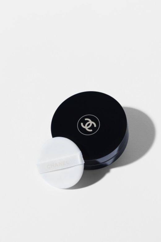 LUMINOUS CUSHION FOUNDATION活力水亮氣墊粉底($500 CHANEL)輕盈質感可層疊遮蓋瑕疵,並能將水份滲 LUMINOUS CUSHION FOUNDATION活力水亮氣墊粉底($500 CHANEL)輕盈質感可層疊遮蓋瑕疵,並能將水份滲