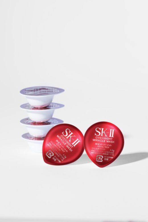 OVERNIGHT MIRACLE MASK 夜間修護賦活面膜 ($650 SK-II)以膠囊式包裝,結合PITERA™和天然睡木萃取 OVERNIGHT MIRACLE MASK 夜間修護賦活面膜 ($650 SK-II)以膠囊式包裝,結合PITERA™和天然睡木萃取