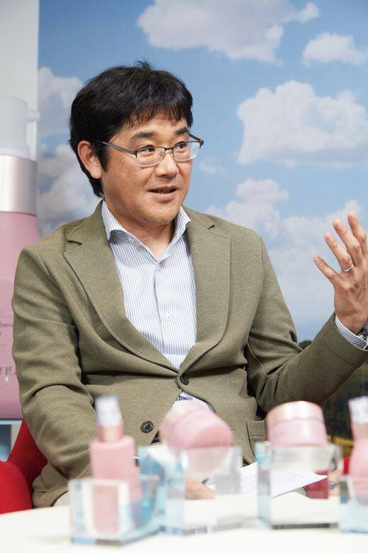關於Toru Yamamoto Toru Yamamoto在成為Jurlique的CEO之前,曾在一家貿易公司的海外子公司以及 關於Toru Yamamoto Toru Yamamoto在成為Jurlique的CEO之前,曾在一家貿易公司的海外子公司以及