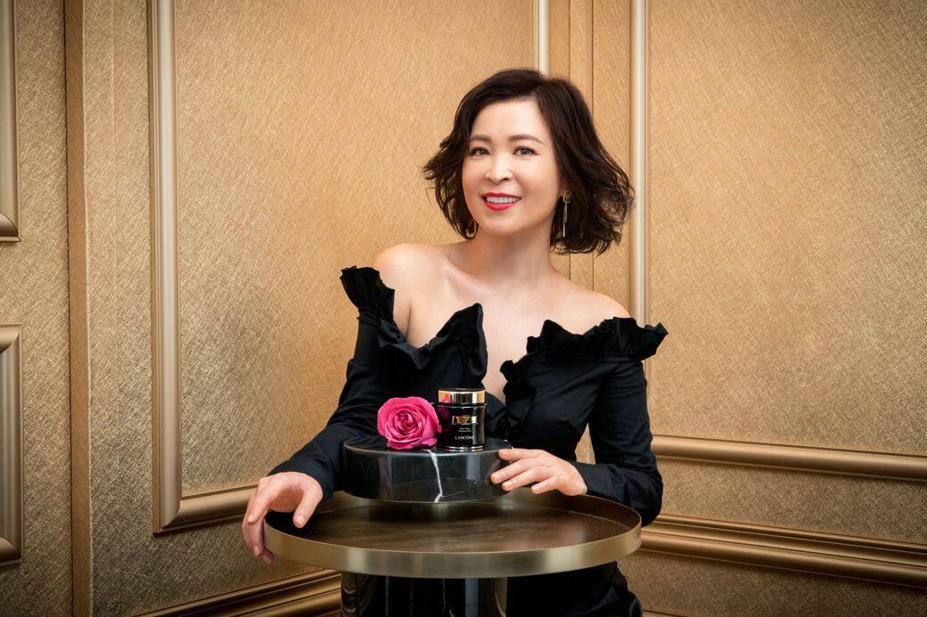 蘇玉華:「擁抱夢想,活得有渴望和信念,她便稱得上擁有法式驚豔。」人人都應 蘇玉華:「擁抱夢想,活得有渴望和信念,她便稱得上擁有法式驚豔。」人人都應