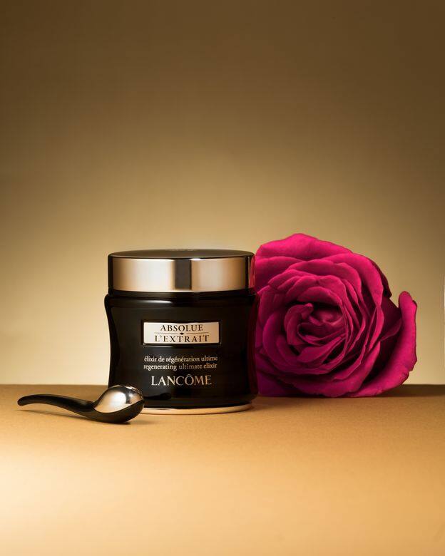 Absolue L’Extrait系列的皇牌產品- 極緻完美再生精華乳霜,每瓶乳霜當中均蘊含二 Absolue L’Extrait系列的皇牌產品- 極緻完美再生精華乳霜,每瓶乳霜當中均蘊含二