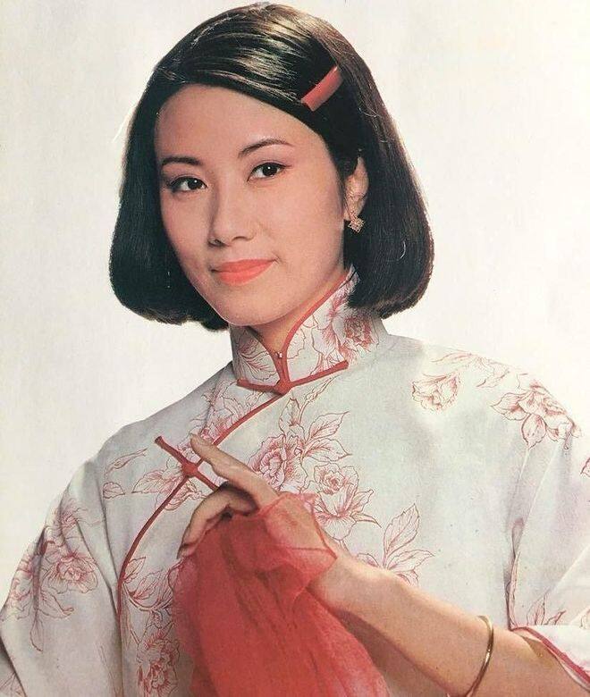 汪明荃說過去用得最多的護膚品是大台化妝間內用來卸妝的「豬油膏」 汪明荃說過去用得最多的護膚品是大台化妝間內用來卸妝的「豬油膏」