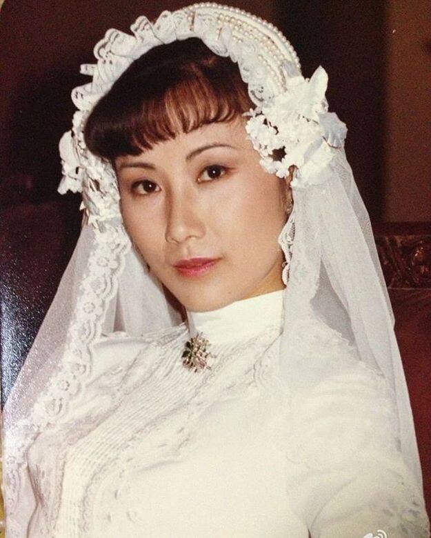看汪明荃年輕時的肌膚緊緻白滑 看汪明荃年輕時的肌膚緊緻白滑