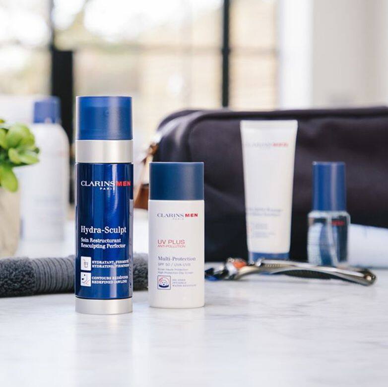 Clarins 的男士護膚系列可謂相當全面,除了潔面保濕產品,也有男士專用的眼霜、身體護理甚至是抗衰老產品。 Clarins 的男士護膚系列可謂相當全面,除了潔面保濕產品,也有男士專用的眼霜、身體護理甚至是抗衰老產品。