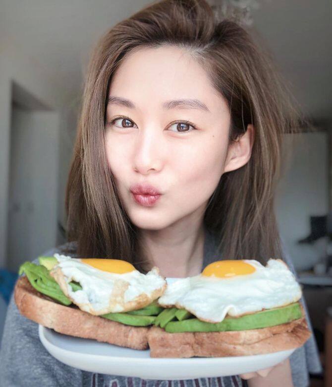 34 歲的岑麗香在肌膚保養方面特別著重清潔和補濕 34 歲的岑麗香在肌膚保養方面特別著重清潔和補濕