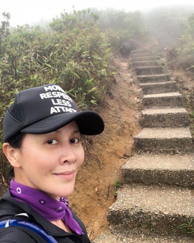 劉嘉玲非常注重身體健康,飲食有節制之外,還經常行山 劉嘉玲非常注重身體健康,飲食有節制之外,還經常行山