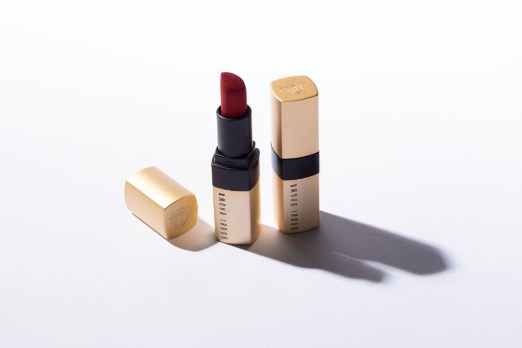 柔絲輕霧唇膏LUXE MATTE LIP COLOR($280 Bobbi Brown)獨有滋潤修護精油因子溫和注入強烈顯 柔絲輕霧唇膏LUXE MATTE LIP COLOR($280 Bobbi Brown)獨有滋潤修護精油因子溫和注入強烈顯