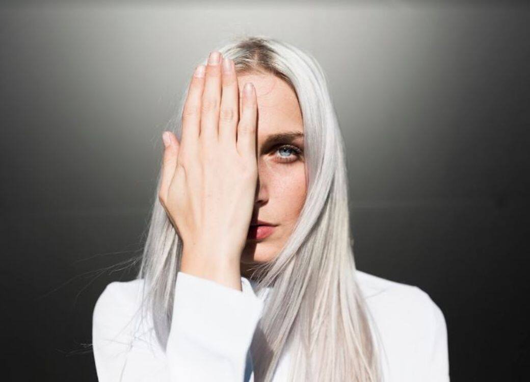 TREND 1/ 藍、白色Lilac hair更顯白透過Pinterest報告,在2019將會是直接被漂染的偏紫的Lilac TREND 1/ 藍、白色Lilac hair更顯白透過Pinterest報告,在2019將會是直接被漂染的偏紫的Lilac