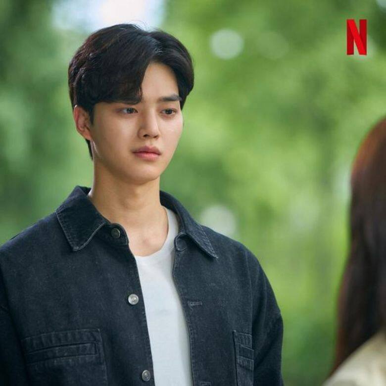 宋江近期在Netflix製作的人氣韓劇《喜歡的話請響鈴》、《Sweet Home》、《如蝶翩翩》,以及現在 宋江近期在Netflix製作的人氣韓劇《喜歡的話請響鈴》、《Sweet Home》、《如蝶翩翩》,以及現在