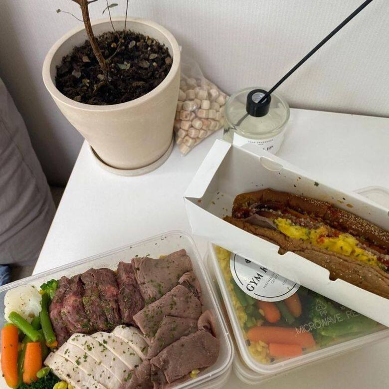 金在恩選擇健身餐單時會以選擇天然、不加工的食物,而且在烹煮過程中 金在恩選擇健身餐單時會以選擇天然、不加工的食物,而且在烹煮過程中