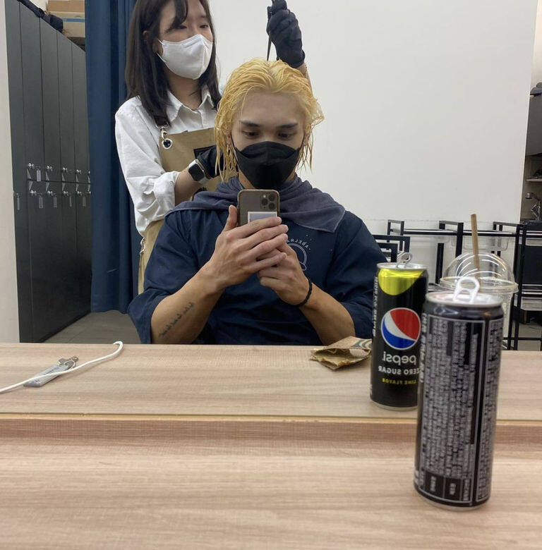 要時刻維持爆肌身材,金在恩平日盡量少碰含糖分的飲料,當然喝可樂也 要時刻維持爆肌身材,金在恩平日盡量少碰含糖分的飲料,當然喝可樂也