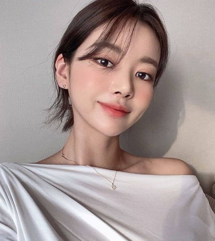 從@my.o_的IG就可以看到即使是短髮,也能變出不同造型,她的染髮顏色 從@my.o_的IG就可以看到即使是短髮,也能變出不同造型,她的染髮顏色