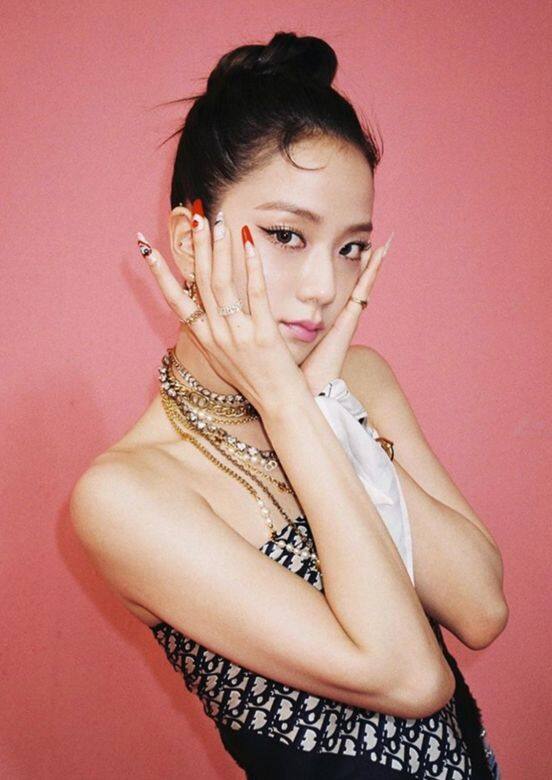 Jisoo的甜美感覺,是自然的粉紅唇色。 Jisoo的甜美感覺,是自然的粉紅唇色。