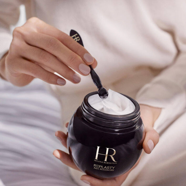2011年,Helena Rubinstein 與瑞士頂級醫美中心Laclinic Montreux合作研究,成就劃時代抗衰老傳奇 —「黑 2011年,Helena Rubinstein 與瑞士頂級醫美中心Laclinic Montreux合作研究,成就劃時代抗衰老傳奇 —「黑
