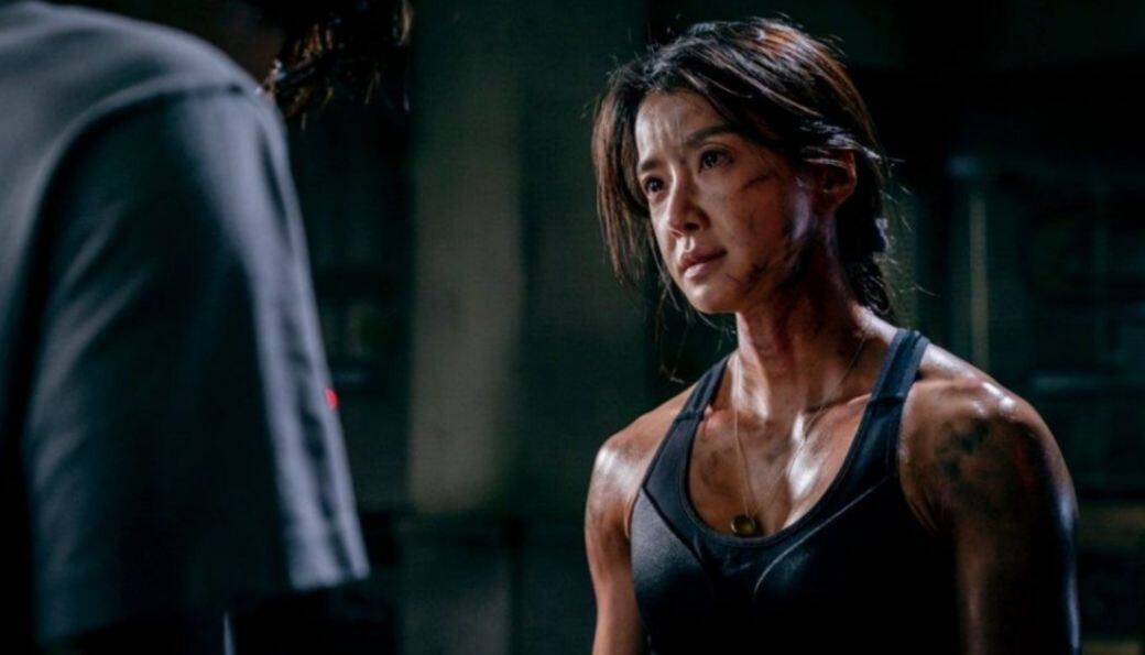 39歲韓國女演員李施昤在Netflix原創影集《Sweet Home》飾演一個新的角色,她是來出 39歲韓國女演員李施昤在Netflix原創影集《Sweet Home》飾演一個新的角色,她是來出