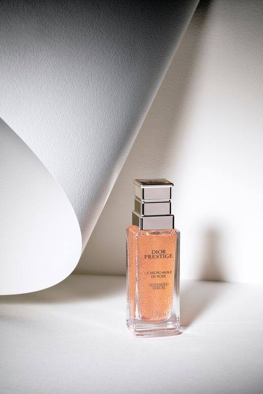 這支Dior Prestige玫瑰花蜜活養再生精華油，一直榮獲26個獎項，更創下每分鐘售