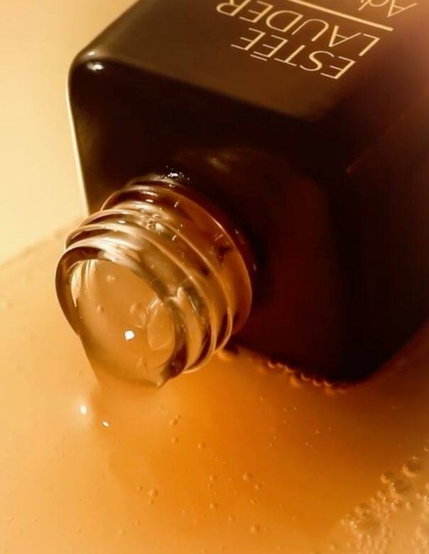 第七代升級再生基因修復精華使用方法,是每天早晚潔面後,於面霜前使 第七代升級再生基因修復精華使用方法,是每天早晚潔面後,於面霜前使