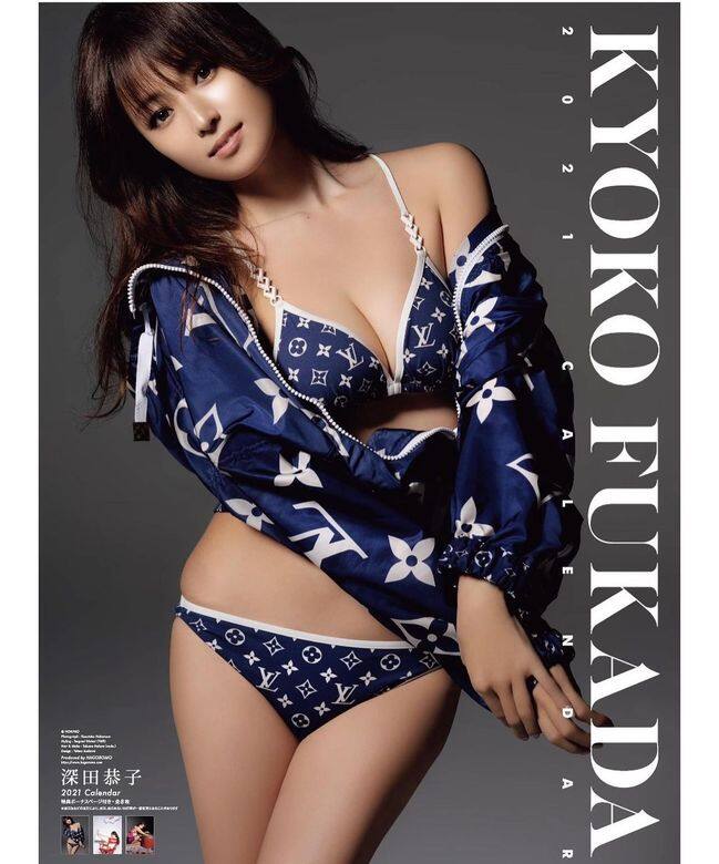 深田恭子的2021年曆,再次大show她成功瘦身後的完美體態。事實上她的體重 深田恭子的2021年曆,再次大show她成功瘦身後的完美體態。事實上她的體重