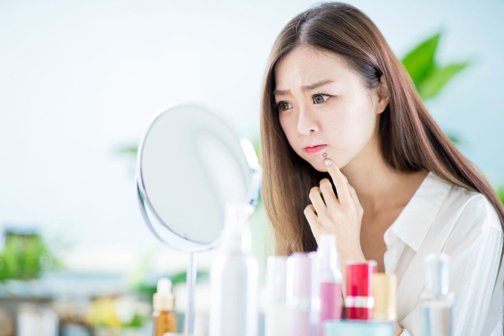 消痘印去疤也是維他命E很大功效,把維他命E油薄薄塗抹在暗瘡印上 消痘印去疤也是維他命E很大功效,把維他命E油薄薄塗抹在暗瘡印上