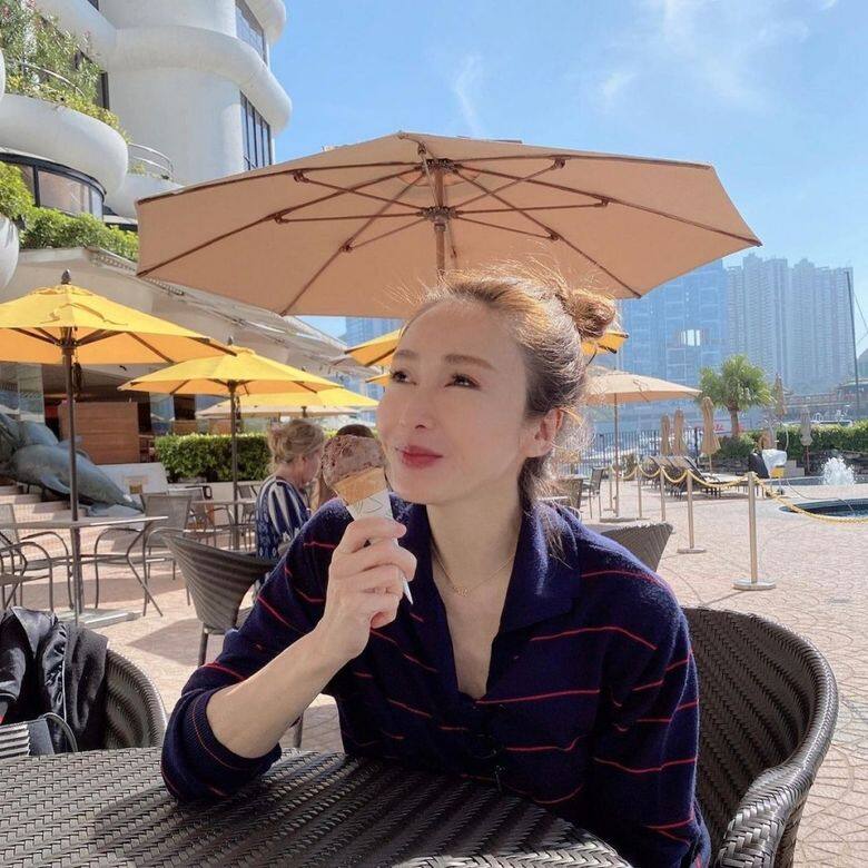 而且她建議選購牛油果時,不妨用手輕揑,牛油果如果沒彈性表示已經老 而且她建議選購牛油果時,不妨用手輕揑,牛油果如果沒彈性表示已經老