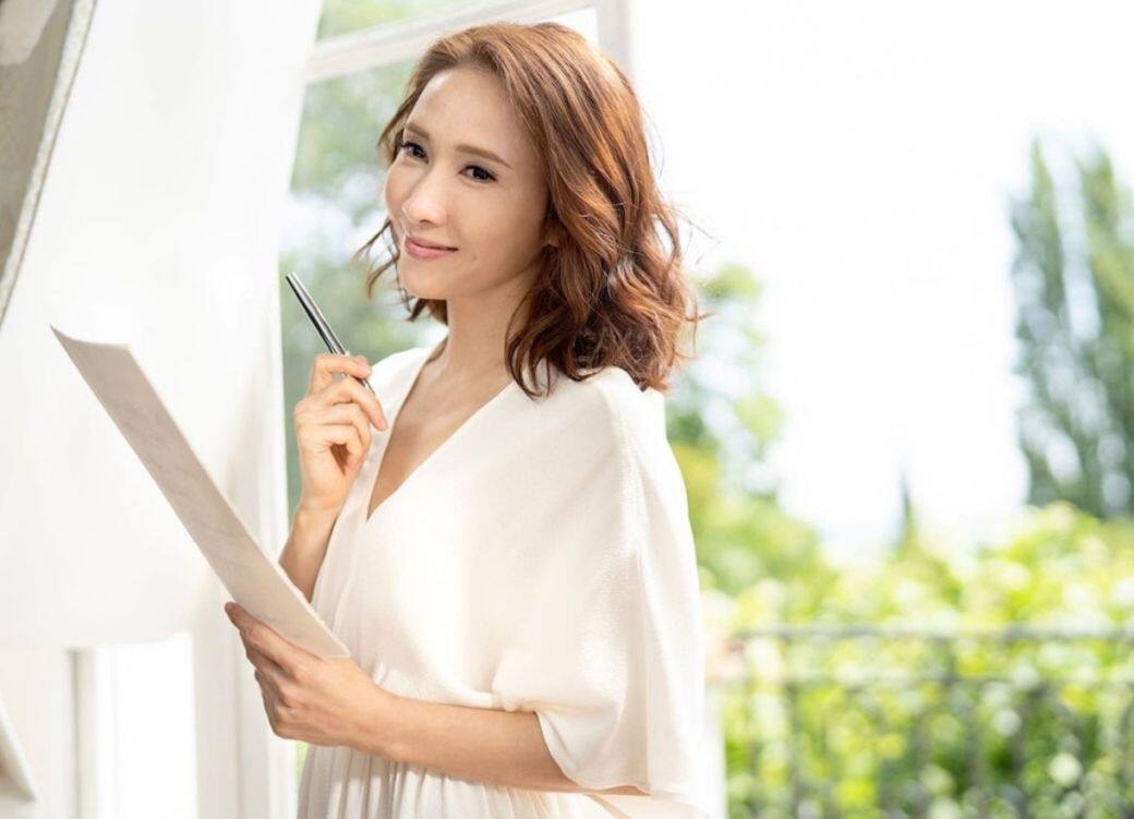 最基本的最重要,黎姿提醒大家:「不要等到口渴才喝水,要養成定時補水的 最基本的最重要,黎姿提醒大家:「不要等到口渴才喝水,要養成定時補水的