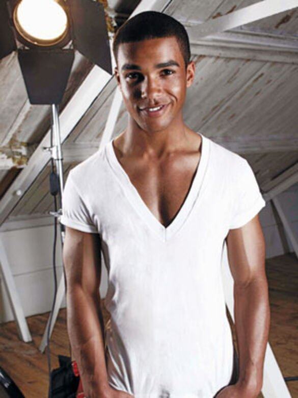 Lucien Laviscount 是位英國演員,10歲時以童星身分出道並與David Beckham一起拍攝廣告,這段 Lucien Laviscount 是位英國演員,10歲時以童星身分出道並與David Beckham一起拍攝廣告,這段
