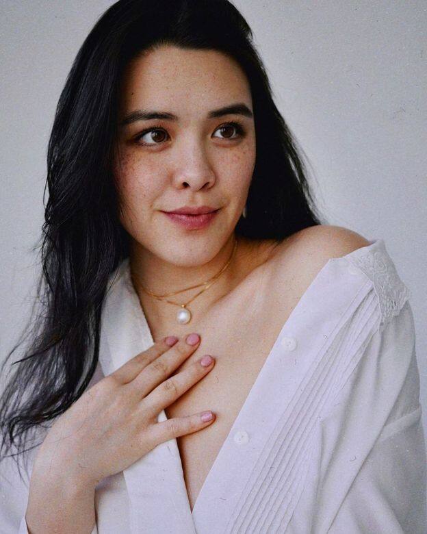 化妝不一定要遮住所有瑕疵,在外國長大又喜歡戶外活動的Yasmine有少許雀 化妝不一定要遮住所有瑕疵,在外國長大又喜歡戶外活動的Yasmine有少許雀