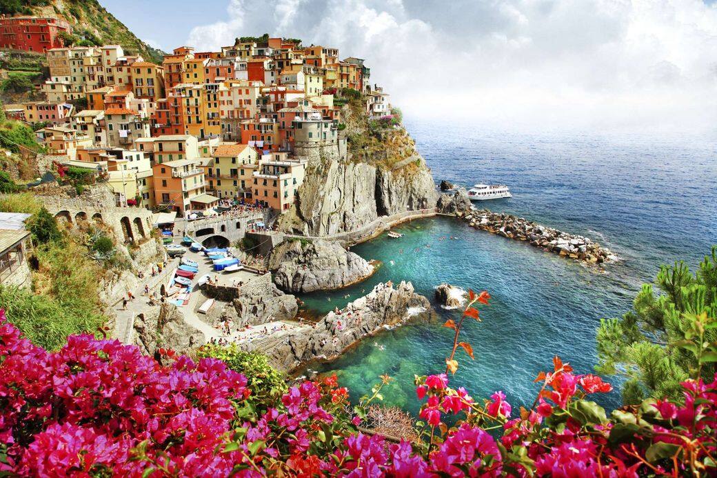 意大利的五漁村，景色堪稱「面朝大海、春暖花開」，因五個懸崖村莊而得名的