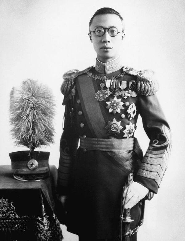 中國末代皇帝溥儀在1922年與婉容成婚,在新娘初夜竟然逃離了洞房。到底 中國末代皇帝溥儀在1922年與婉容成婚,在新娘初夜竟然逃離了洞房。到底