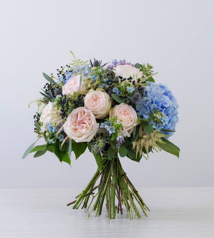 為了迎接情人節,M FLORIST特別設了情人節系列,不但有5種玫瑰花顏色,更備 為了迎接情人節,M FLORIST特別設了情人節系列,不但有5種玫瑰花顏色,更備