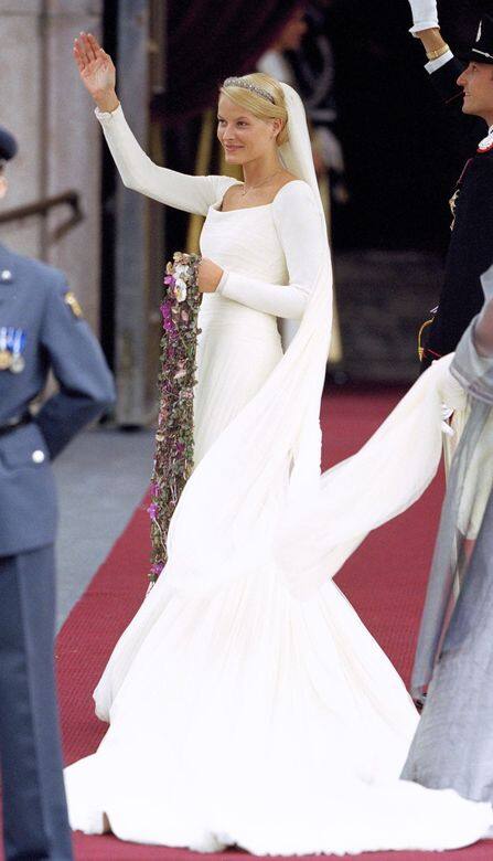 挪威王妃Crown Princess Mette-Marit的婚紗十分有北歐的簡約特色，婚紗沒有半點多餘的