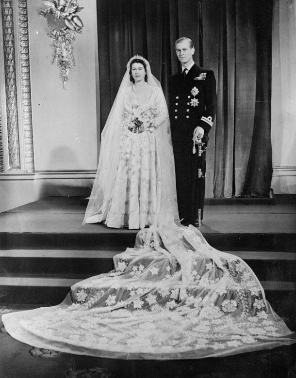 現時的英女皇英女王伊莉莎白二世 Queen Elizabeth II在結婚當年只有21歲，她的全