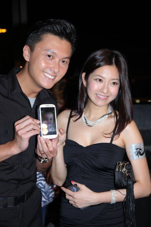 2012年4月27日,陳自瑤誕下女兒王靖喬。兩人出席公開場合時經常大秀恩 2012年4月27日,陳自瑤誕下女兒王靖喬。兩人出席公開場合時經常大秀恩
