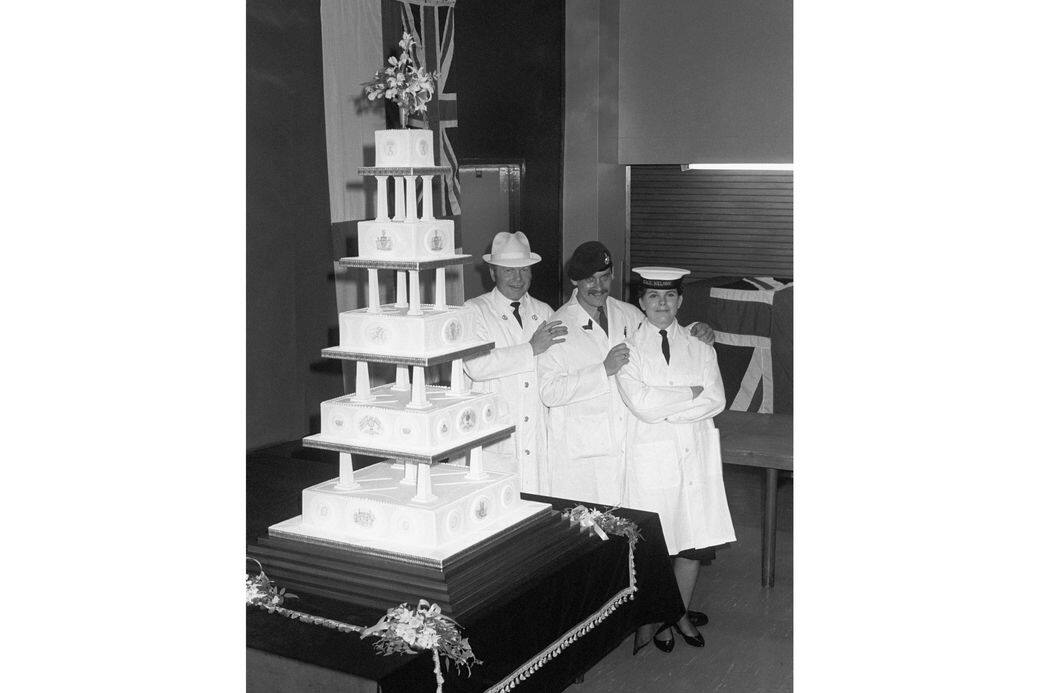 婚禮於1986年7月23日在英國倫敦的威斯敏斯特大教堂舉行，結婚蛋糕由