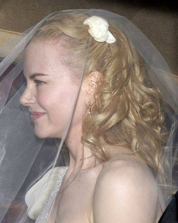 2006 Nicole Kidman2006年Nicole Kidman穿上Balenciaga的婚紗。