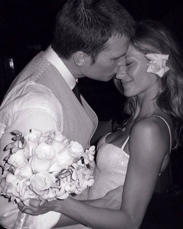 2009 Gisele BundchenGisele的輕鬆婚禮風格在她2009年與NFL巨星Tom Brady的婚禮中最為明顯。這位