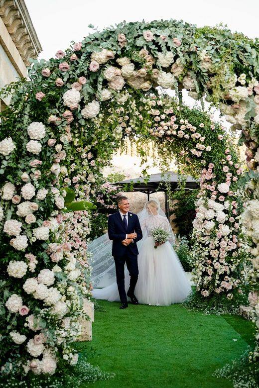 兩人帶著6個月大的兒子Leone出席婚禮,三人家庭同框的溫馨畫面非常甜 兩人帶著6個月大的兒子Leone出席婚禮,三人家庭同框的溫馨畫面非常甜