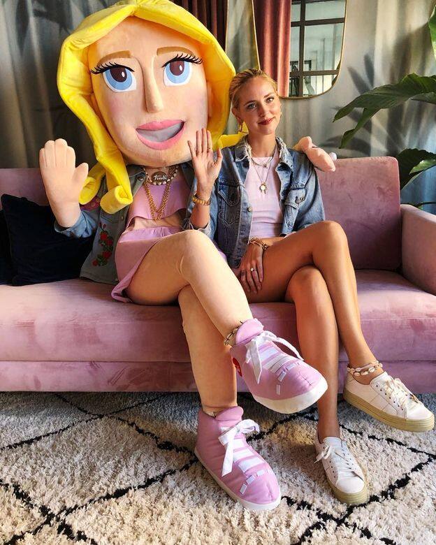 Chiara Ferragni的婚紗是DIOR創意總監Maria Grazia Chiuri 特別為她設計訂做,上身佈滿精細如煙 Chiara Ferragni的婚紗是DIOR創意總監Maria Grazia Chiuri 特別為她設計訂做,上身佈滿精細如煙