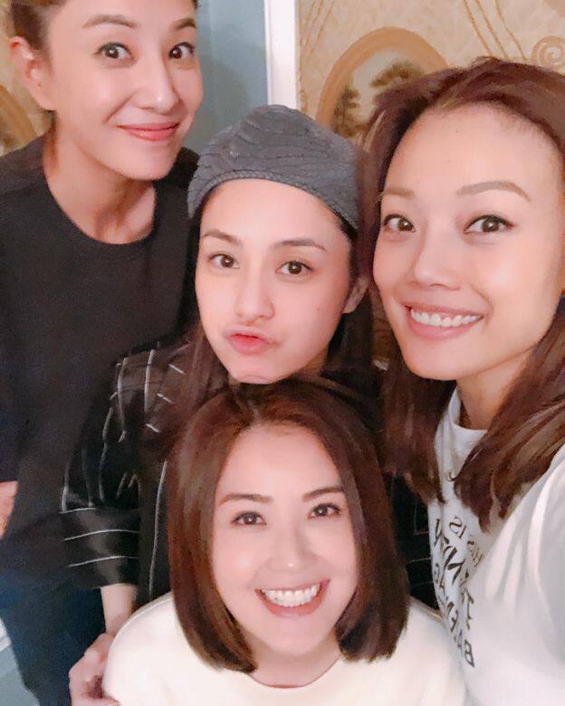 阿 Sa 和祖兒原本打算在上次的結婚派對上為阿嬌送上婚紗做結婚禮物 阿 Sa 和祖兒原本打算在上次的結婚派對上為阿嬌送上婚紗做結婚禮物