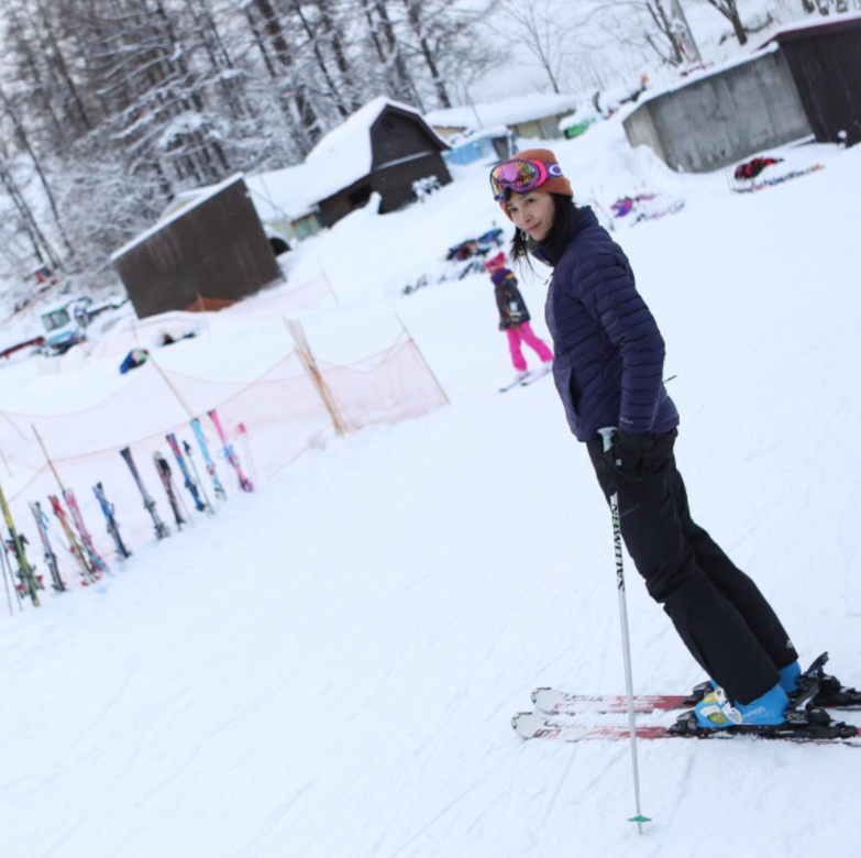 46歲的盧淑儀更十分好動,熱愛不同種類的運動,跑步、健身、滑雪、打高爾夫 46歲的盧淑儀更十分好動,熱愛不同種類的運動,跑步、健身、滑雪、打高爾夫