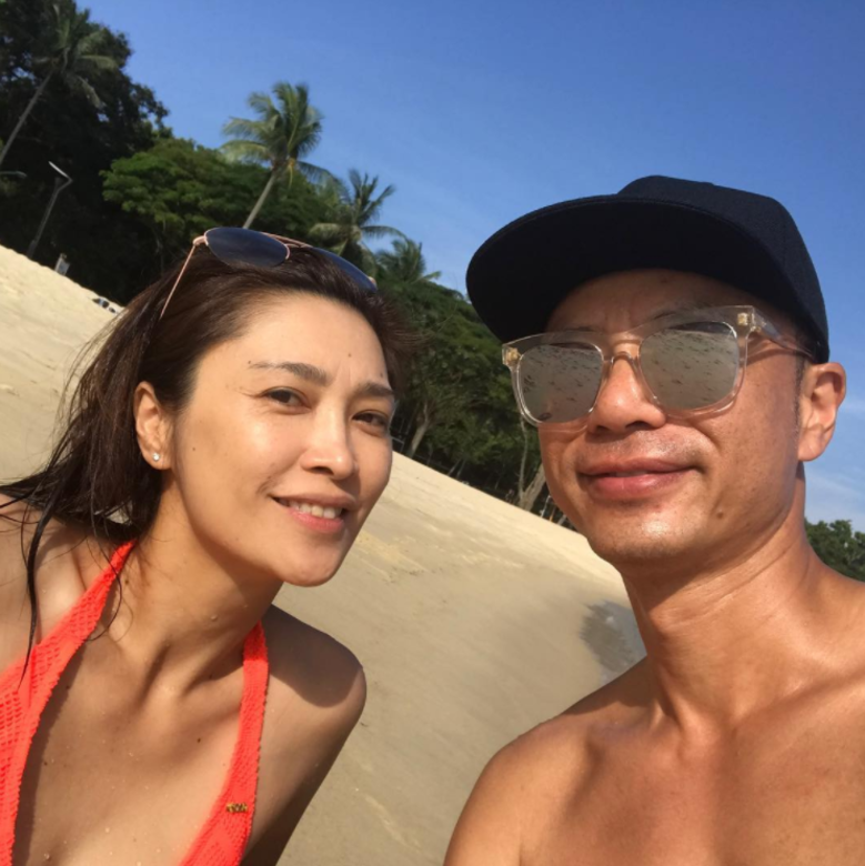 46歲身材依然超fit,盧淑儀更大方上傳兩人的沙灘照:「成日比人放些舊泳 46歲身材依然超fit,盧淑儀更大方上傳兩人的沙灘照:「成日比人放些舊泳