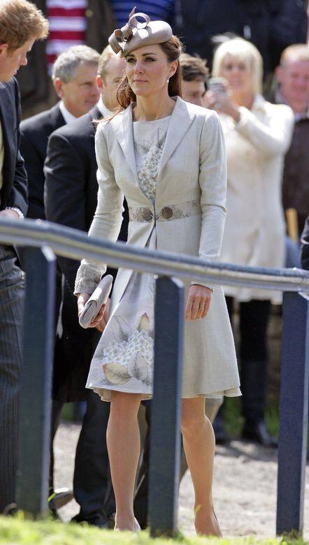 2012年6月9日，凱特參加了Emily McCorquodale和James Hutt的婚禮，穿上了Katherine Hooker的外套、Jenny Packham花