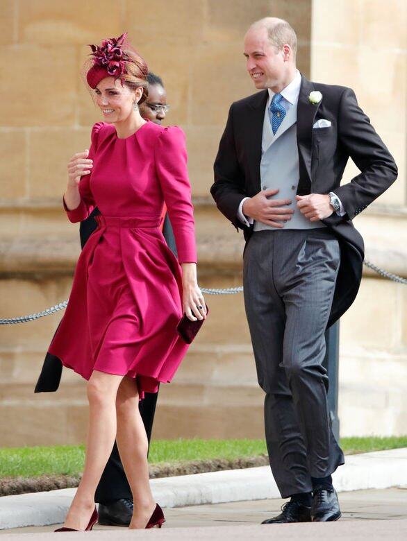 Eugenie公主婚禮的dress code是英國傳統女士正式禮服配帽子，男士則是禮服。在過