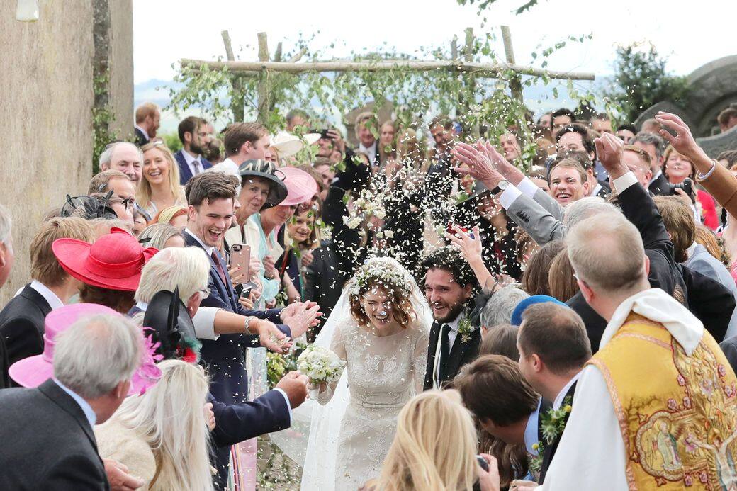 「Jon Snow」和「Ygritte」結婚了!Kit Harington和Rose Leslie的童話婚禮猶如《權力遊戲》番外篇 「Jon Snow」和「Ygritte」結婚了!Kit Harington和Rose Leslie的童話婚禮猶如《權力遊戲》番外篇
